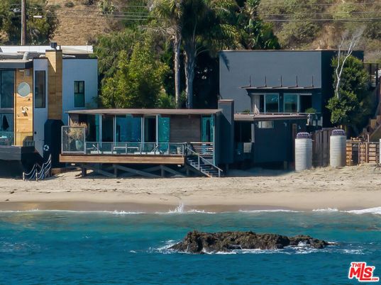 Exterior, Lake