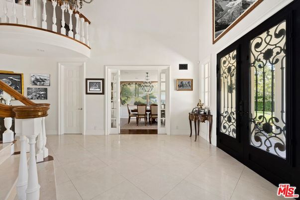 Chandelier, Dining room, Interior