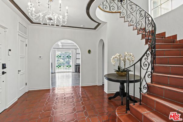 Chandelier, Interior, Recessed Lighting