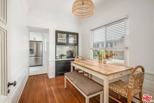 Chandelier, Dining room, Interior, Kitchen, Stainless Steel Appliances, Wood Texture Flooring