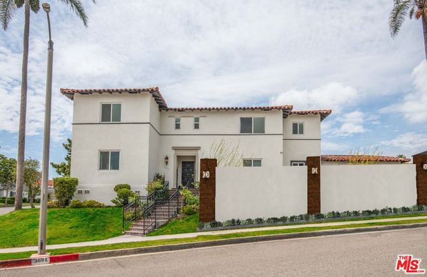 Exterior, Facade, Spanish Mediterranean
