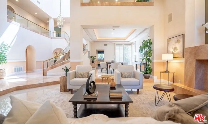 Chandelier, Fireplace, Interior, Living room, Pendant Lights, Recessed Lighting