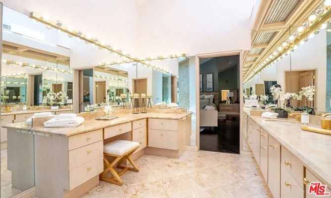 Bathroom, Dual Sink Vanities, Interior, Wood Texture Flooring