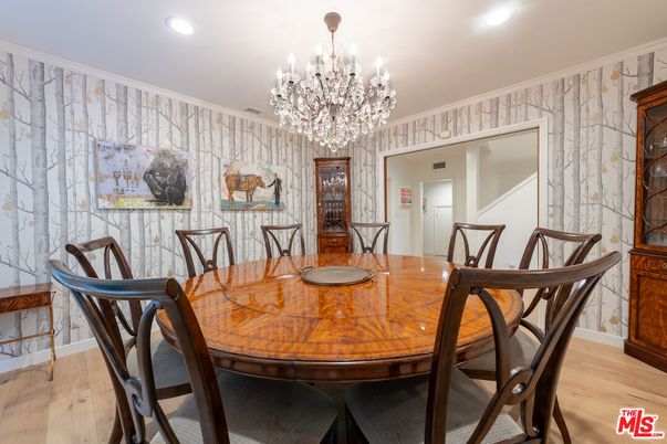 Chandelier, Dining room, Interior, Recessed Lighting, Wood Texture Flooring