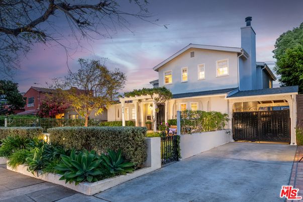 Attached, Exterior, Facade, Spanish Mediterranean