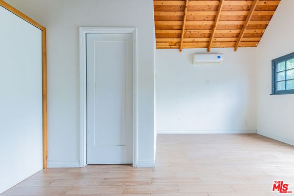 Empty room, Interior, Wooden Beams, Wooden Ceilings, Wood Texture Flooring