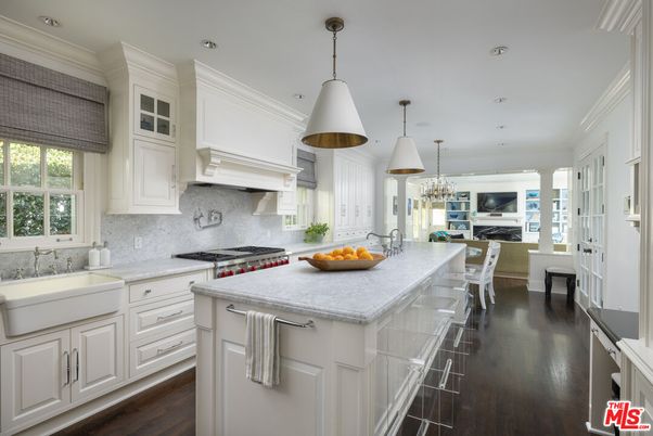 Chandelier, Dining room, Interior, Kitchen, Pendant Lights, Recessed Lighting, Stainless Steel Appliances, Wood Texture Flooring