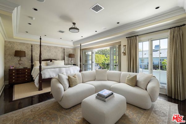 Bedroom, Interior, Living room, Recessed Lighting, Wood Texture Flooring