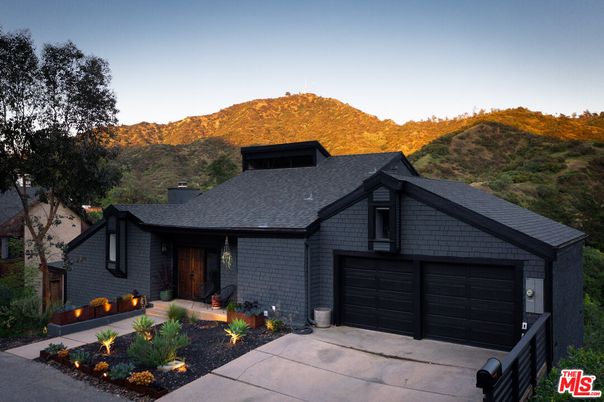 Attached, Exterior, Facade, Brick Facade, Ranch