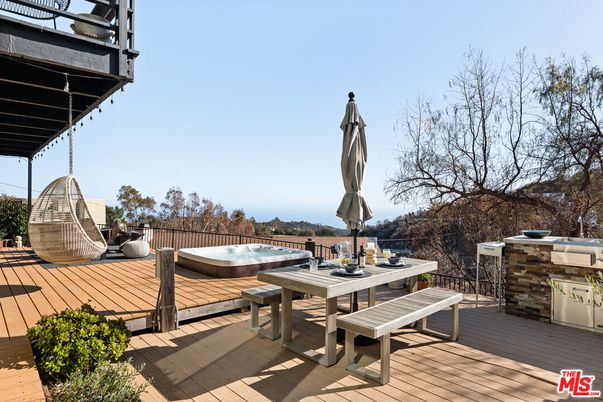 Exterior, Hot Tub