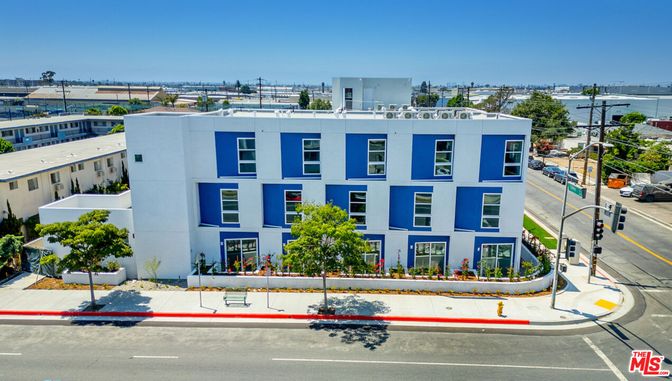 Exterior, Facade, Condo Building
