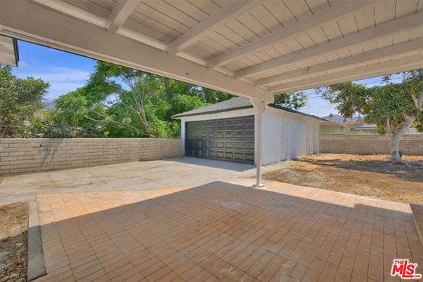 Backyard, Detached Garage, Exterior