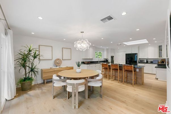 Chandelier, Dining room, Interior, Kitchen, Recessed Lighting, Wood Texture Flooring
