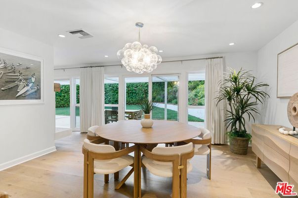 Chandelier, Dining room, Interior, Recessed Lighting, Wood Texture Flooring