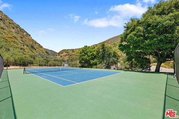 Exterior, Tennis Courts