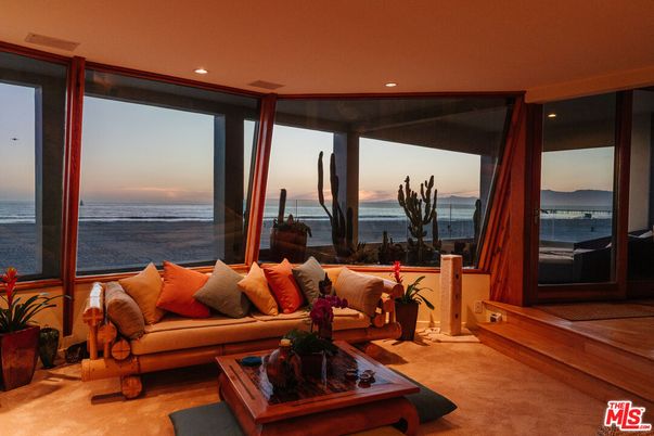 Interior, Living room, Recessed Lighting, Water