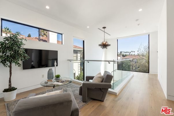 Interior, Living room, Pendant Lights, Recessed Lighting, Wood Texture Flooring