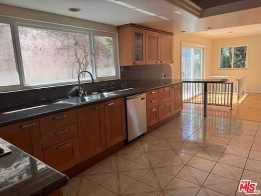 Dining room, Interior, Kitchen, Recessed Lighting, Stainless Steel Appliances