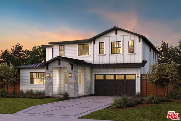 Attached, Exterior, Facade, Farmhouse
