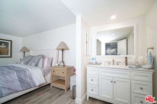 Bathroom, Bedroom, Interior, Recessed Lighting, Wood Texture Flooring