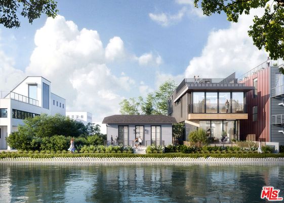Exterior, Facade, Lake, Modern