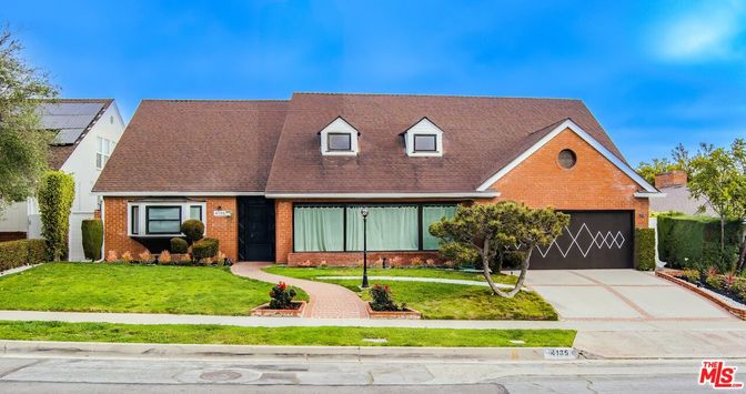Attached, Exterior, Facade, Brick Facade, Cape Cod