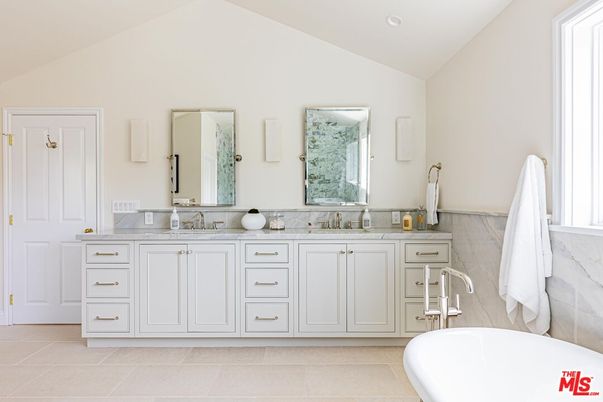 Bathroom, Dual Sink Vanities, Free Standing Baths, Interior, Recessed Lighting