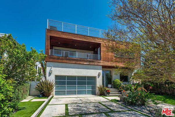 Attached, Exterior, Facade, Modern