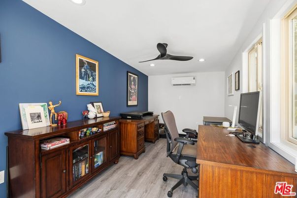 Home Office, Interior, Recessed Lighting, Wood Texture Flooring