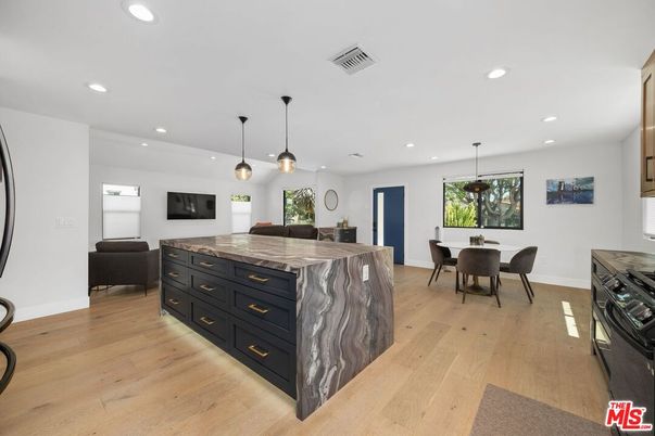 Dining room, Interior, Kitchen, Pendant Lights, Recessed Lighting, Wood Texture Flooring