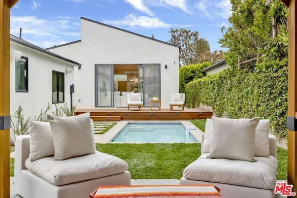 Exterior, Pool