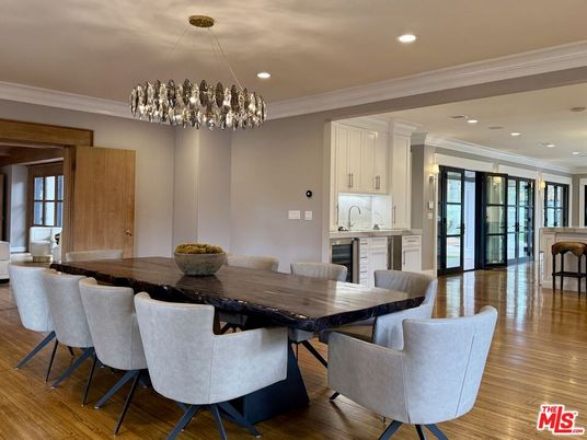 Chandelier, Dining room, Interior, Kitchen, Pendant Lights, Recessed Lighting, Wood Texture Flooring