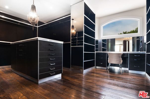 Interior, Pendant Lights, Walk-in Closets, Wood Texture Flooring