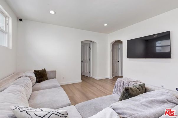 Bedroom, Interior, Living room, Recessed Lighting, Wood Texture Flooring