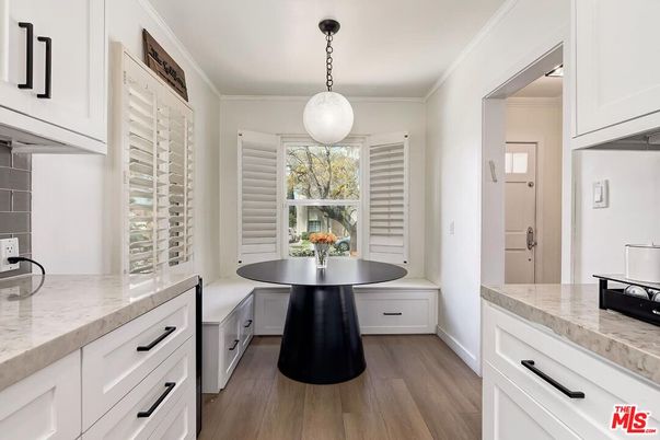 Interior, Pendant Lights, Wood Texture Flooring
