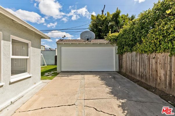 Detached Garage, Exterior