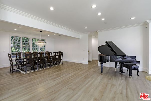 Chandelier, Dining room, Interior, Piano, Recessed Lighting, Wood Texture Flooring