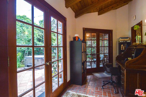 Interior, Piano, Wooden Beams, Wooden Ceilings