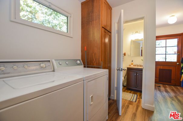 Interior, Utility Closets, Washer, Wood Texture Flooring
