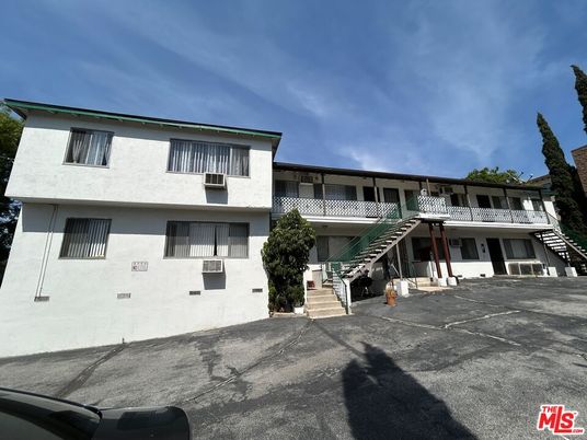 Exterior, Facade, Mediterranean