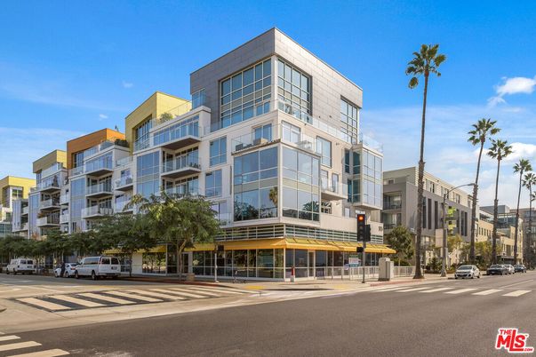 Exterior, Facade, Condo Building