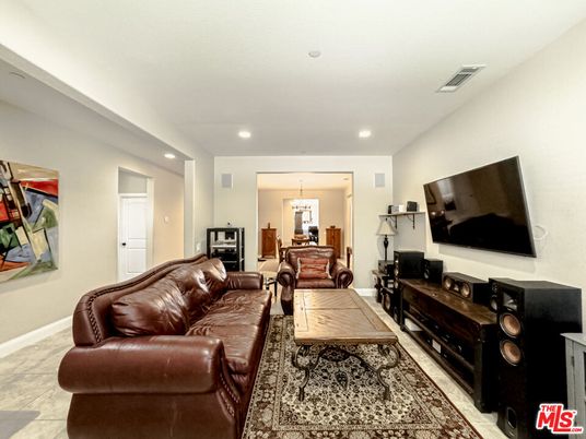 Interior, Living room, Pendant Lights, Recessed Lighting