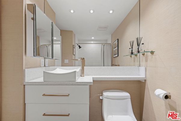 Bathroom, Interior, Recessed Lighting