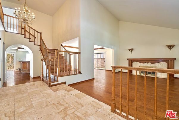 Chandelier, Interior, Wood Texture Flooring