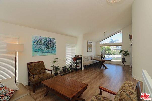 Interior, Living room, Pendant Lights, Wood Texture Flooring