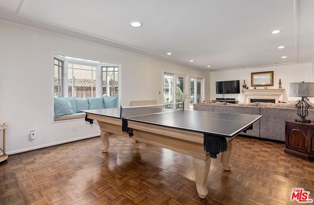 Game Room, Interior, Living room, Recessed Lighting, Wood Texture Flooring