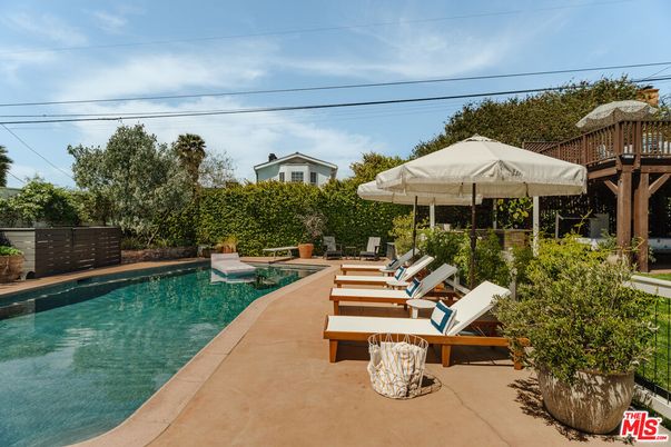 Exterior, Pool
