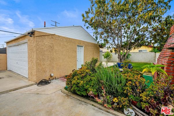 Backyard, Detached Garage, Exterior