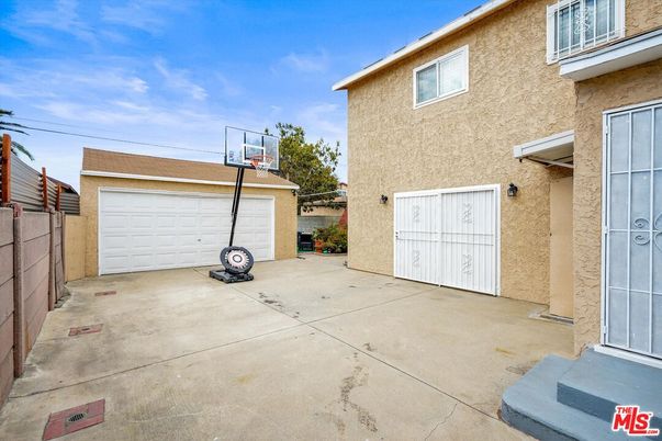Detached Garage, Exterior