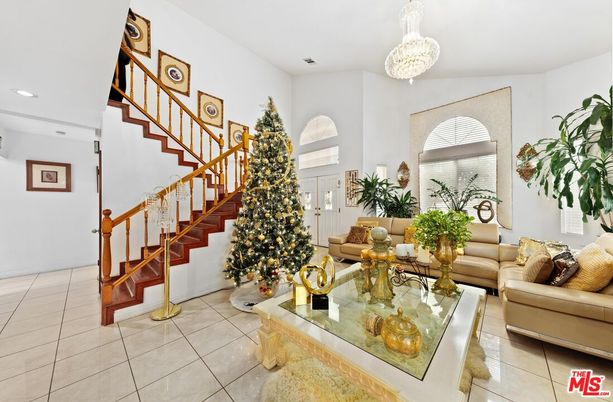 Chandelier, Interior, Living room, Recessed Lighting
